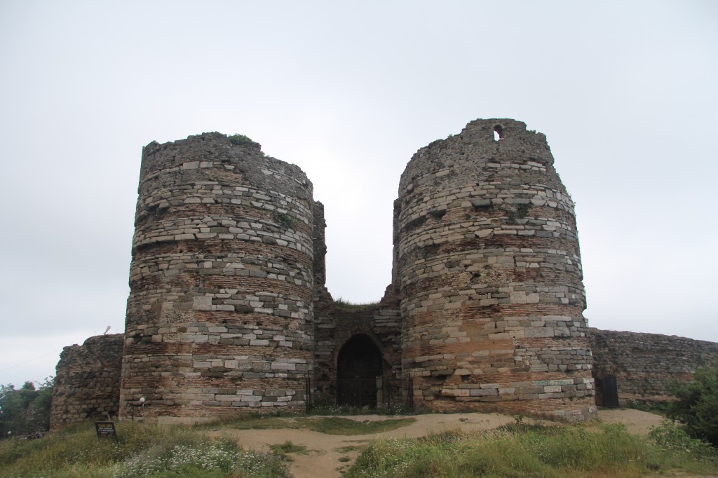 Yoros Castle 081